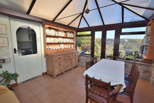 4 bed Semi-Detached for sale Image 12