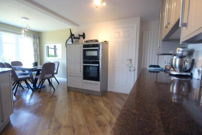 4 bed Detached for sale Image 10