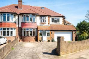 2, Lady Hay, Worcester Park KT4 7LT