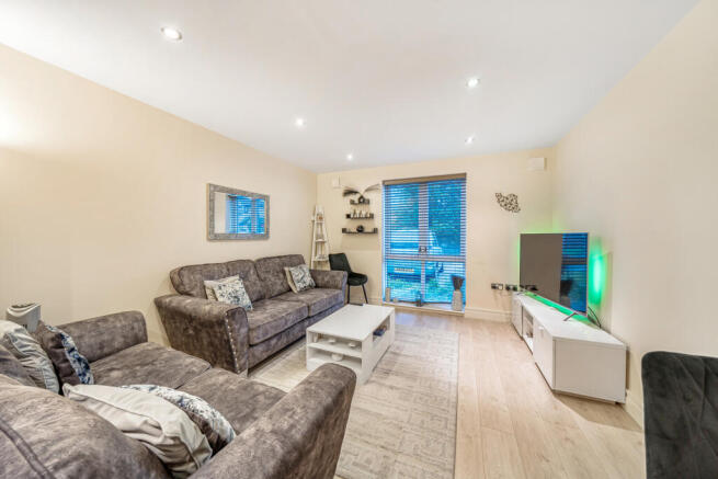 1398038-6-6966736...