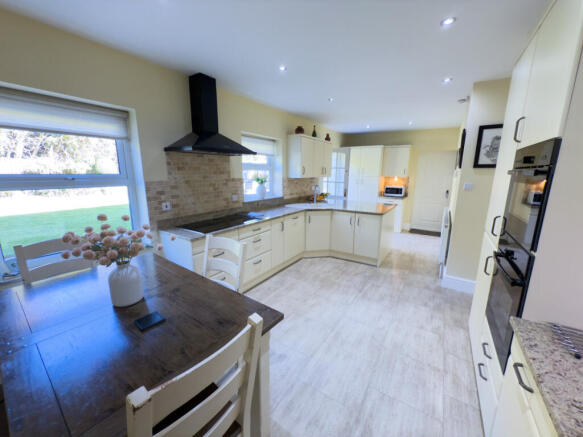 4 bed Detached for sale Image 6