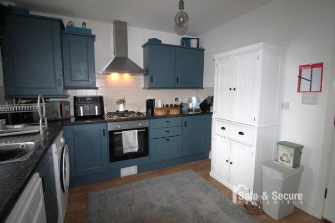 Kitchen (2)