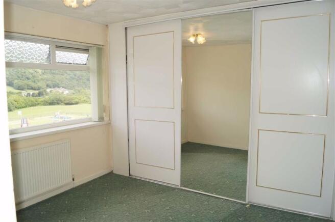 BEDROOM 1 (FRONT)