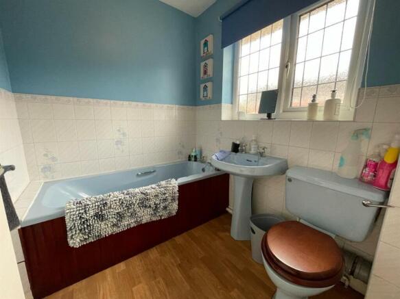 49 leeming bathroom.jpg