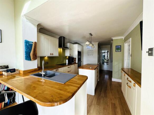 Kitchen 1.jpg