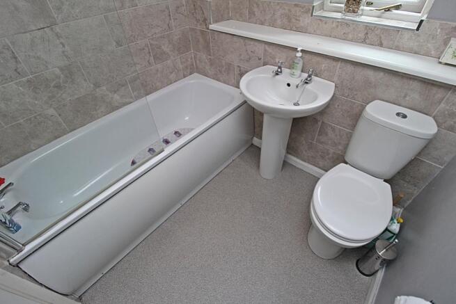 Bathroom (2).JPG
