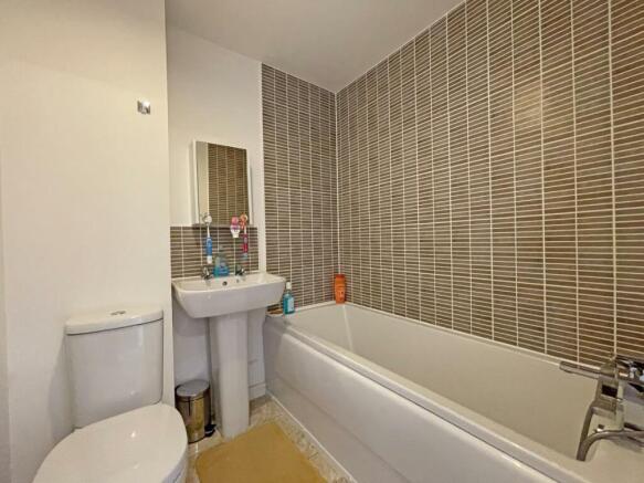 Bluebell Street 43 Bathroom.jpg