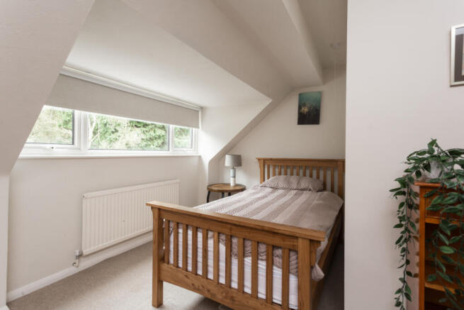 5 bed Bungalow for sale Image 11