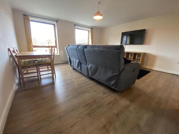 2 - Lounge.jpg