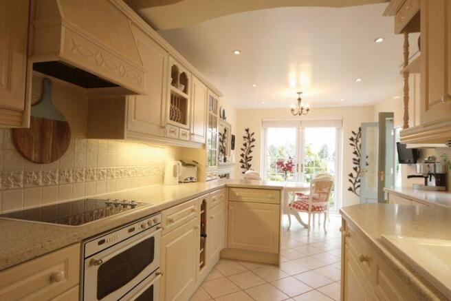 Kitchen / Dini...