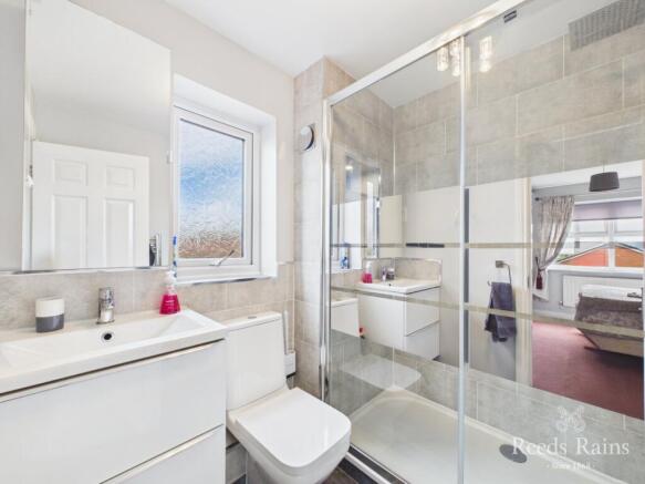 5 bed Detached for sale Image 5