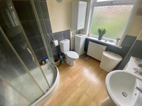 SHOWER ROOM