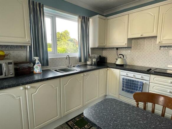 Kitchen...jpg