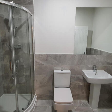 2 bed Apartment to rent Image 11