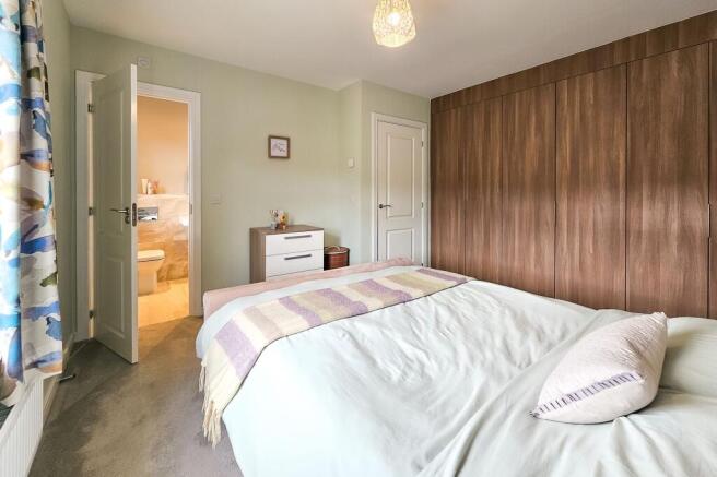 4 bed Semi-Detached for sale Image 12