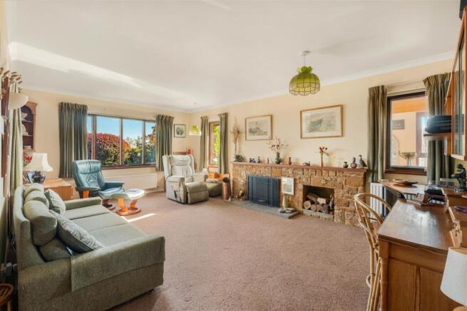 15 Holland Rise, Kings Sutton-10.jpg