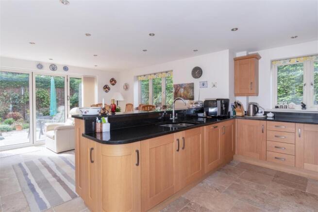Kitchen/Breakfast Room