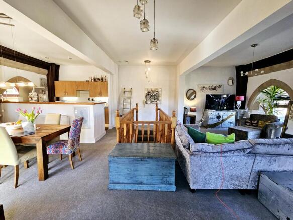 2 bed Flat for sale Image 8