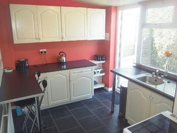 EXTENDED REAR KITCHE