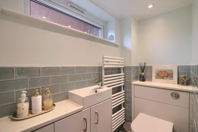 5 bed Detached for sale Image 7