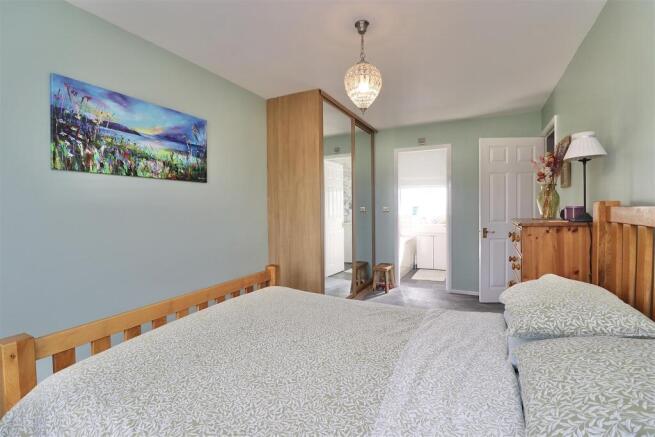 4 bed House for sale Image 7
