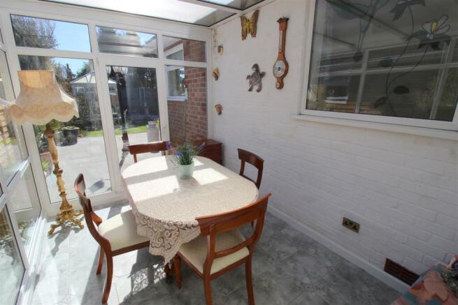 Filey Road, 16, conservatory new 1.JPG