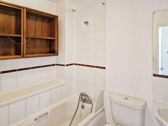 621ffcc5-bathroom