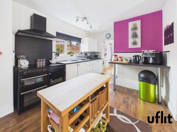 3 bed Semi-Detached for sale Image 7