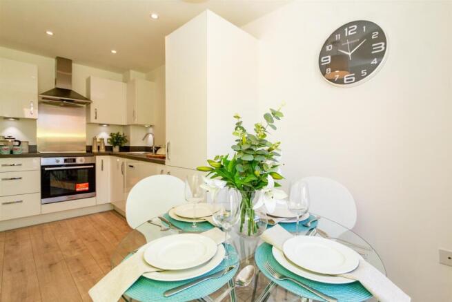 2 bed Semi-Detached to rent Image 6