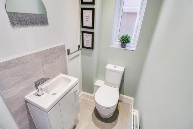 4 bed Detached for sale Image 8