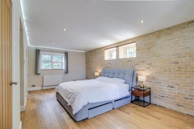 4 bed Semi-Detached for sale Image 7