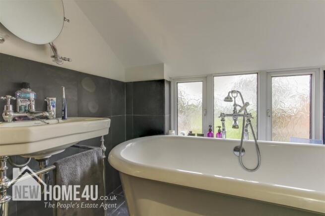 FAMILY BATHROOM: