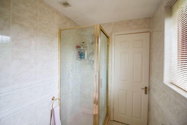 Shower (en suite)