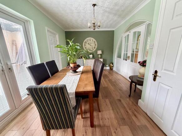 3 bed Semi-Detached for sale Image 6