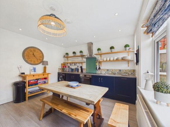 3 bed Semi-Detached for sale Image 3