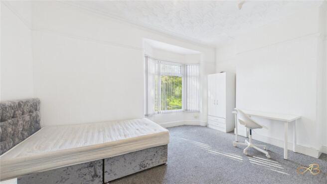 5 bed House to rent Image 4