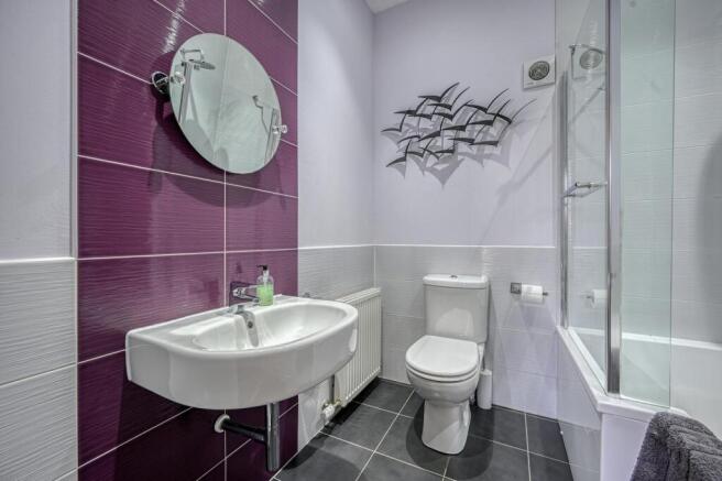 Principal Bedroom En Suite