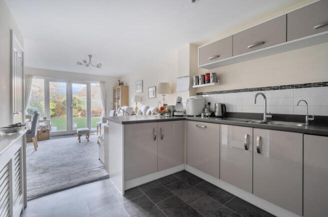 1401254-5-696f6e7...