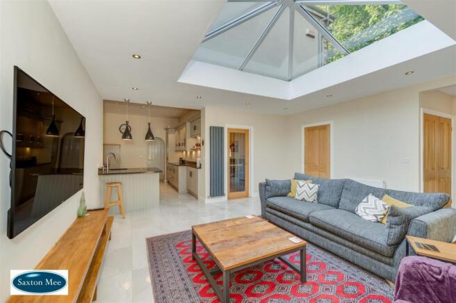 5 bed Semi-Detached for sale Image 4