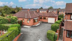 2, Heathcote Close, Wilnecote, Tamworth B77 5AY