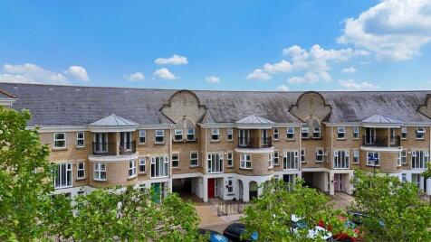Dettingen Crescent, Deepcut