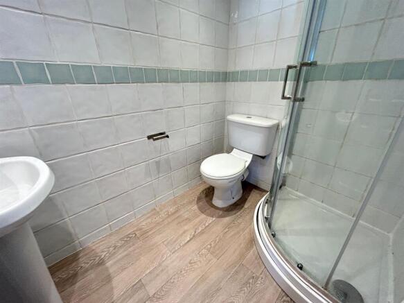 2 bed Apartment to rent Image 4