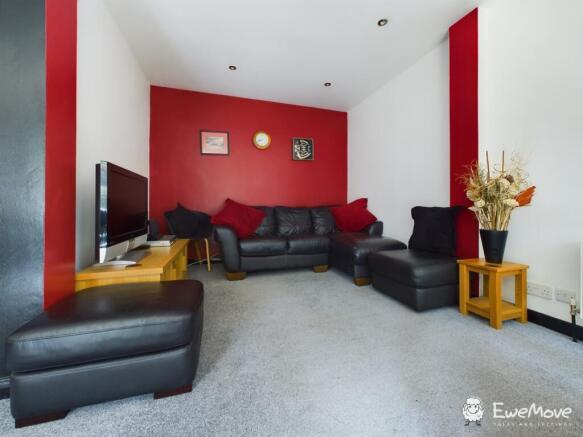 CAM02877G0-PR0053-STILL006