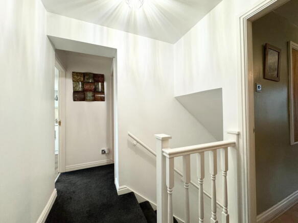 4 bed Detached for sale Image 12