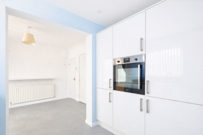 3 bed Terraced to rent Image 6