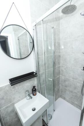 5 bed Private Halls to rent Image 4