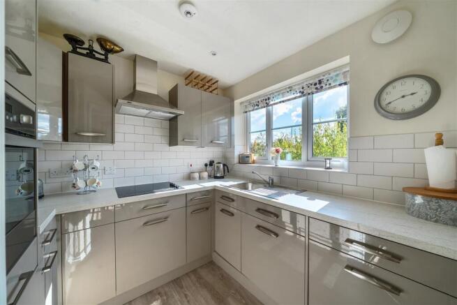 2 bed Retirement Property for sale Image 4