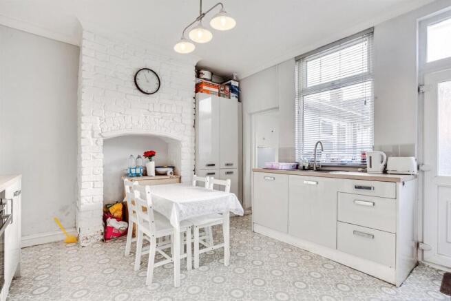 2 bed Terraced for sale Image 7