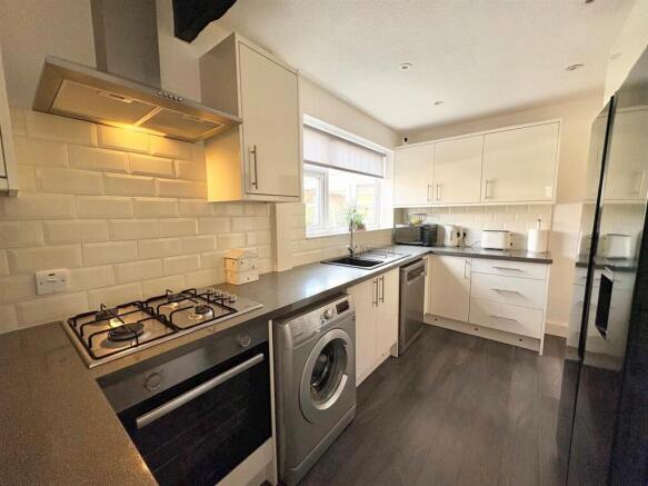 Kitchen 2.jpg
