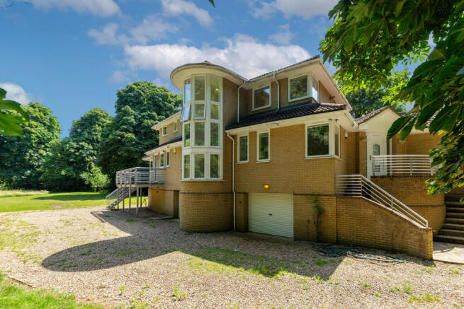 Holm Island, Kotan Drive, Wrasysbury, Staines-Upon-Thames, TW18 4TU